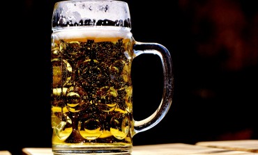 Resort zdrowia chce walczyć z nadmiernym spożyciem alkoholu i planuje ograniczyć reklamę piwa