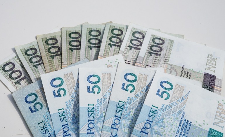 PK: wyrok 8 lat pozbawienia wolności za przerobienie banknotów i oszustwo na szkodę Narodowego Banku Polskiego