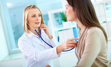 Młody lekarz i lekarz dentysta na stażu – co trzeba wiedzieć