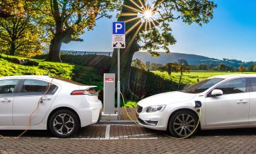 Konsumenci czekają na uruchomienie dopłat do elektrycznych aut. Rozszerzenie ich na firmy mogłoby trzy razy mocniej rozpędzić rynek